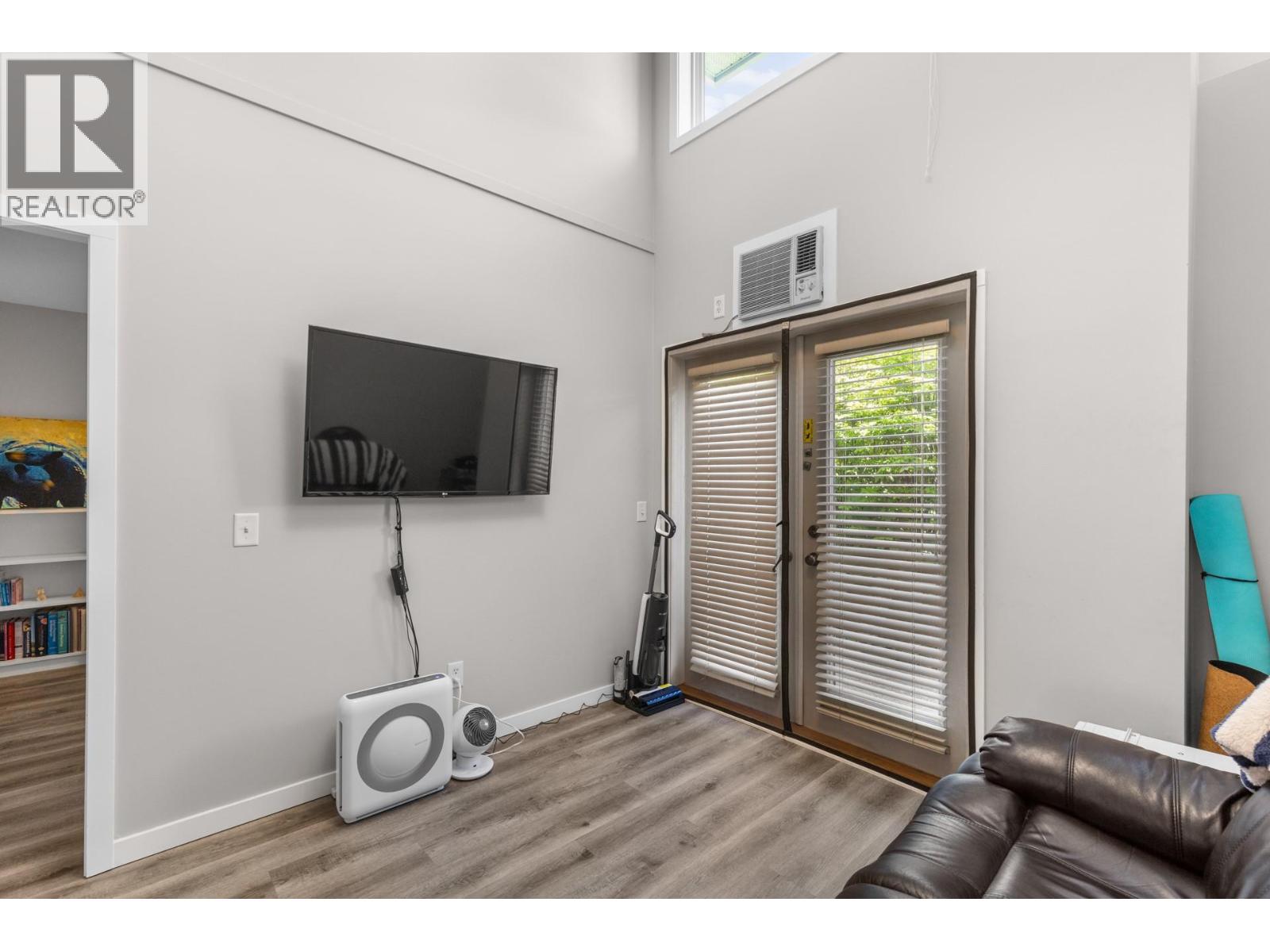 3 700 Elliot Avenue, Kelowna