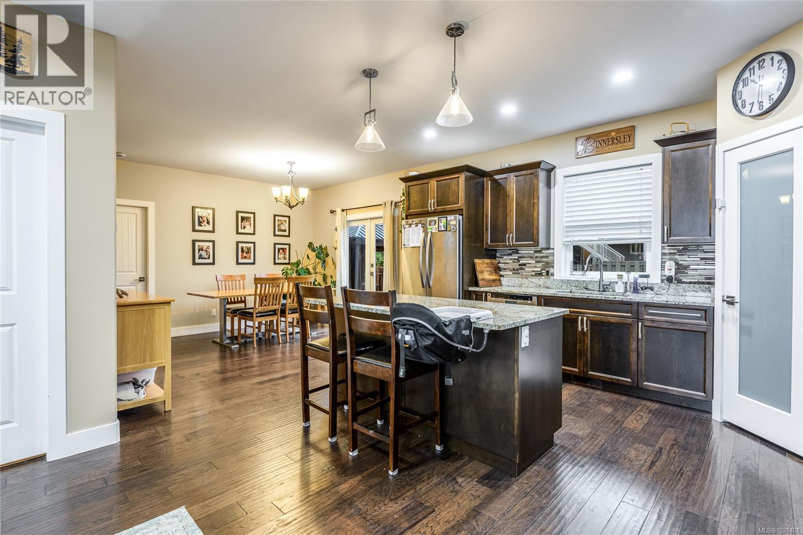 698 Eagle View Pl, Campbell River