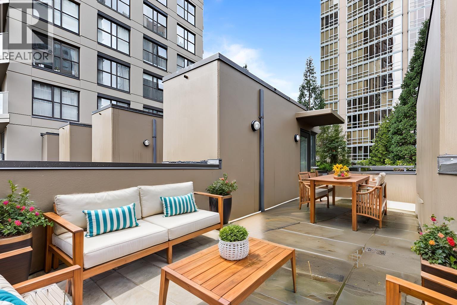 975 BEATTY STREET, Vancouver