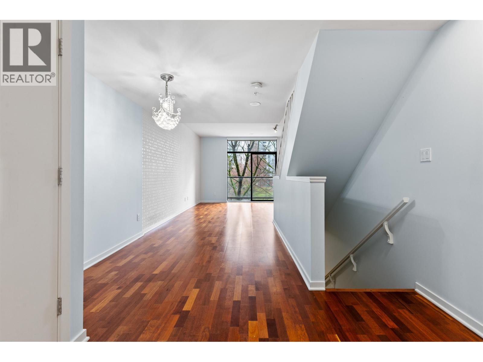 975 BEATTY STREET, Vancouver