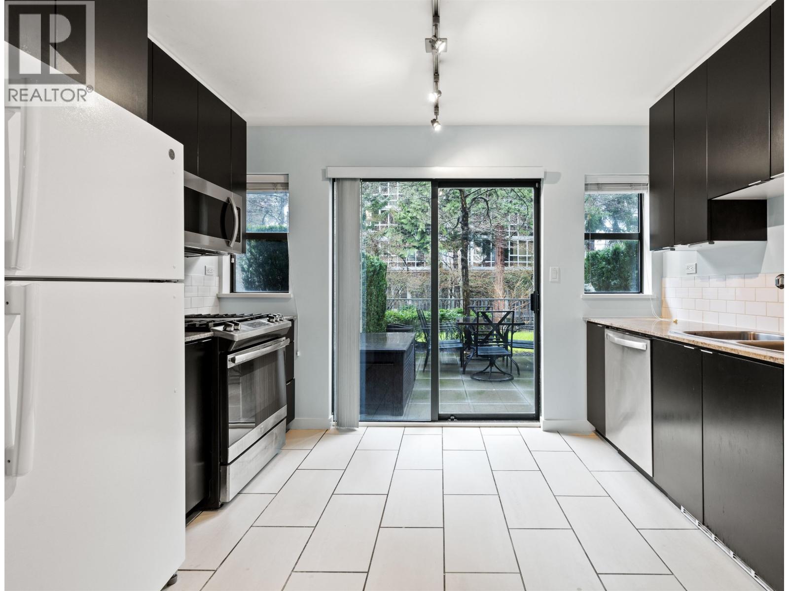 975 BEATTY STREET, Vancouver