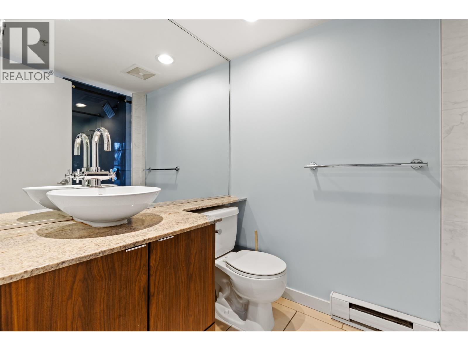 975 BEATTY STREET, Vancouver