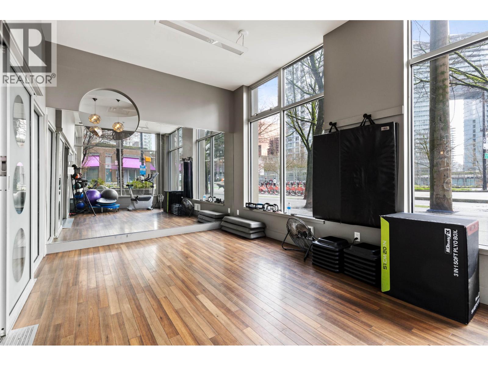 975 BEATTY STREET, Vancouver