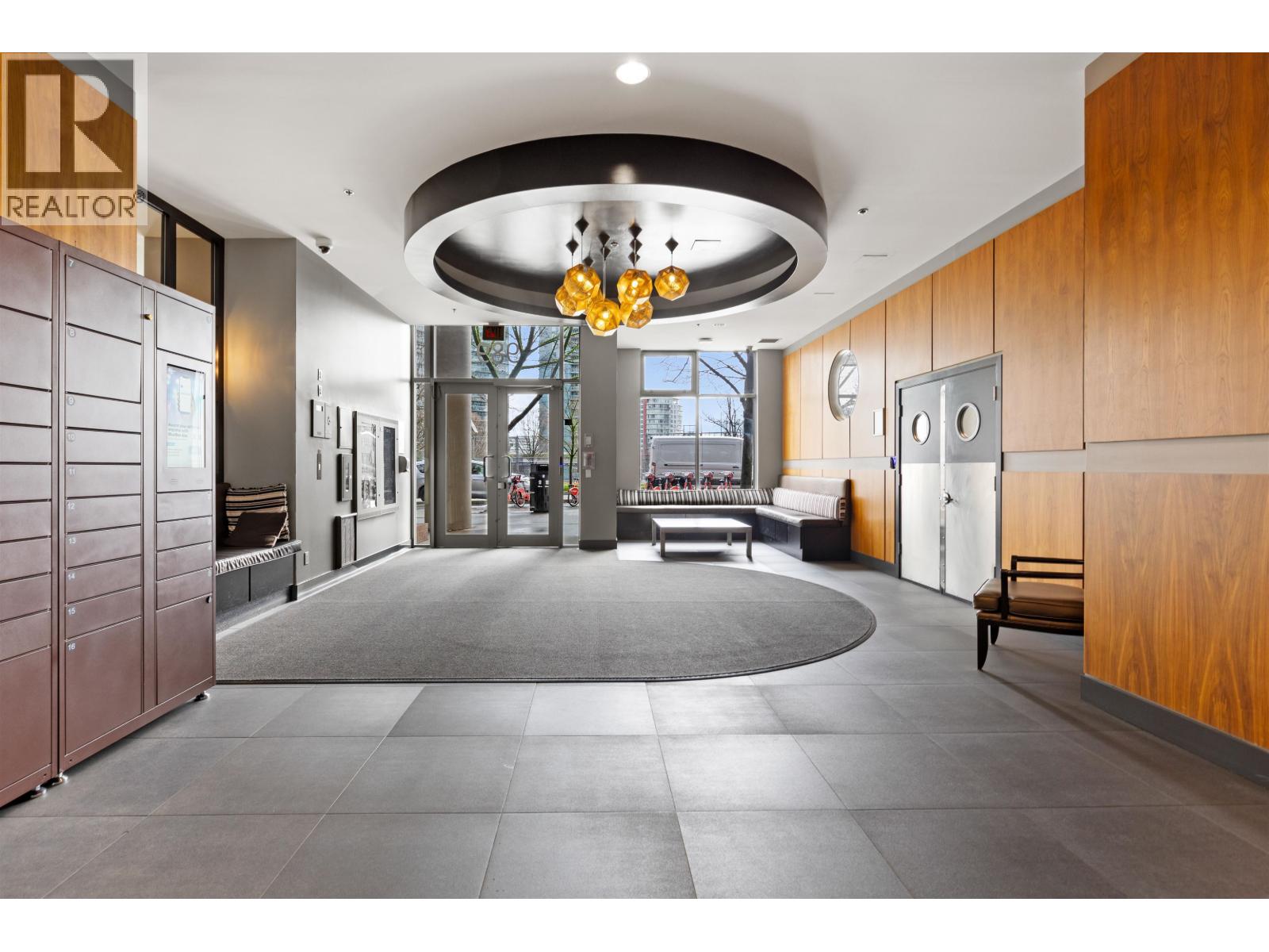 975 BEATTY STREET, Vancouver