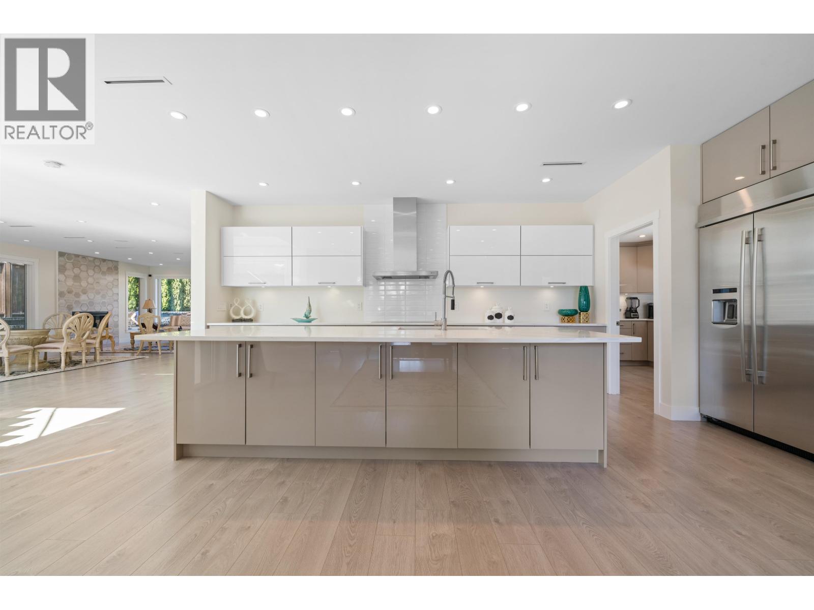 5199 CLIFFRIDGE AVENUE, North Vancouver