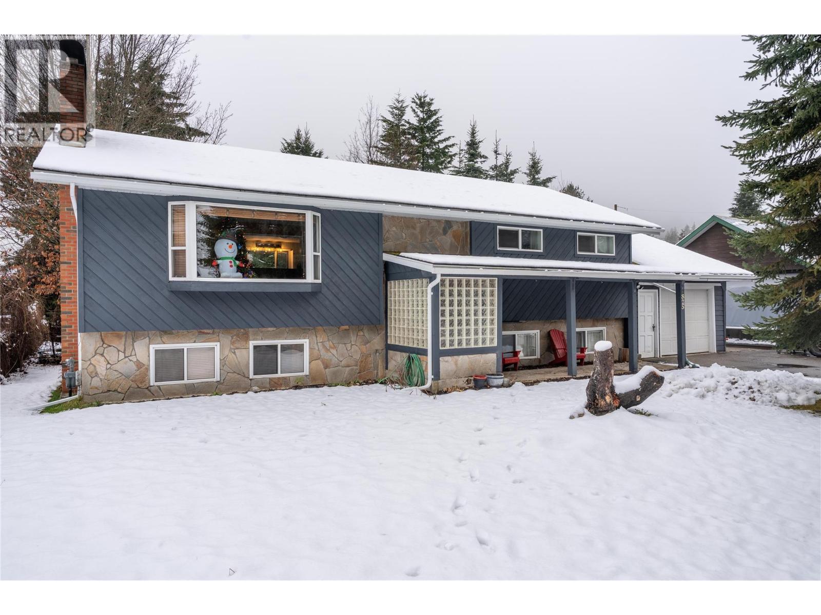 825 Ohlhausen Road, Revelstoke
