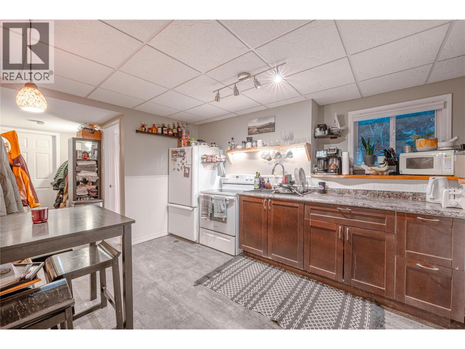 825 Ohlhausen Road, Revelstoke