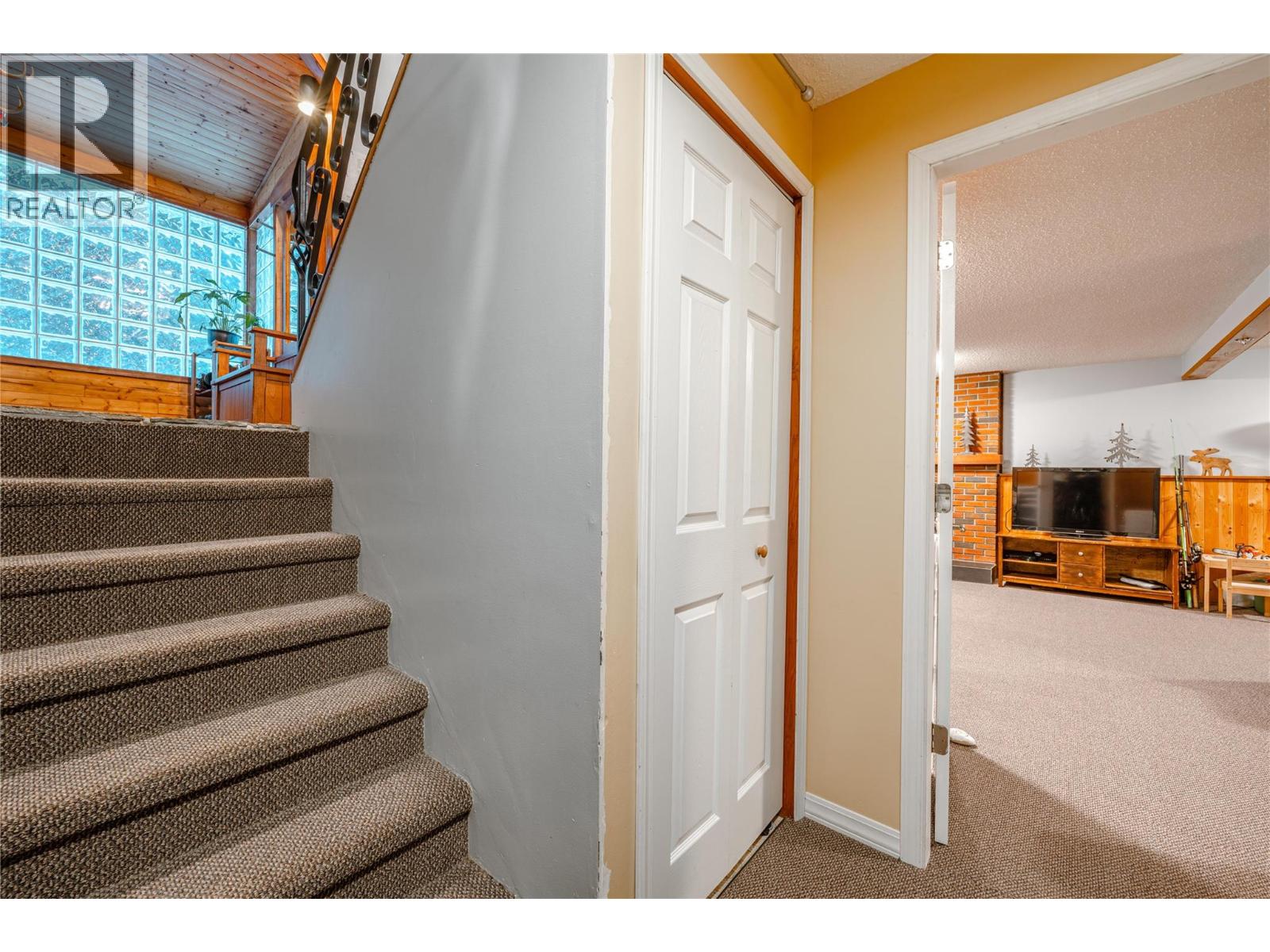 825 Ohlhausen Road, Revelstoke