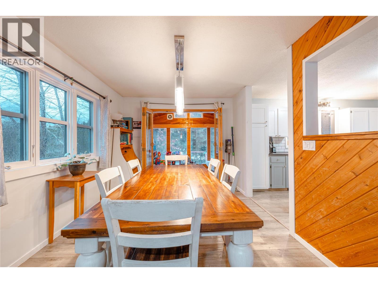 825 Ohlhausen Road, Revelstoke