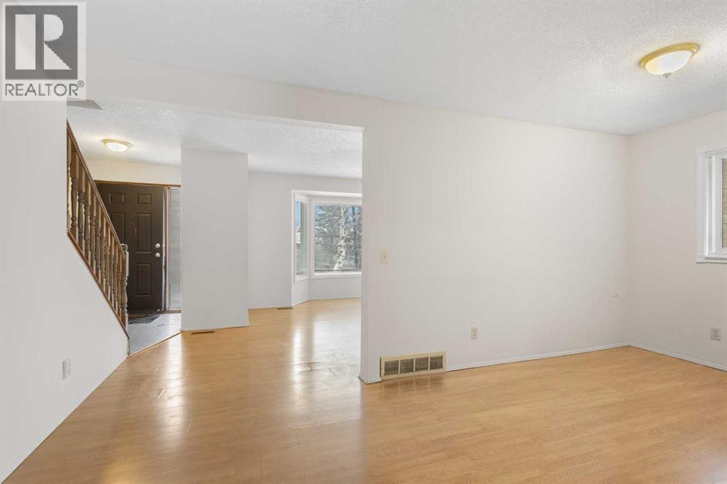 Single Family House for Sale in  Edgedale Way NW Edgemont Calgary 