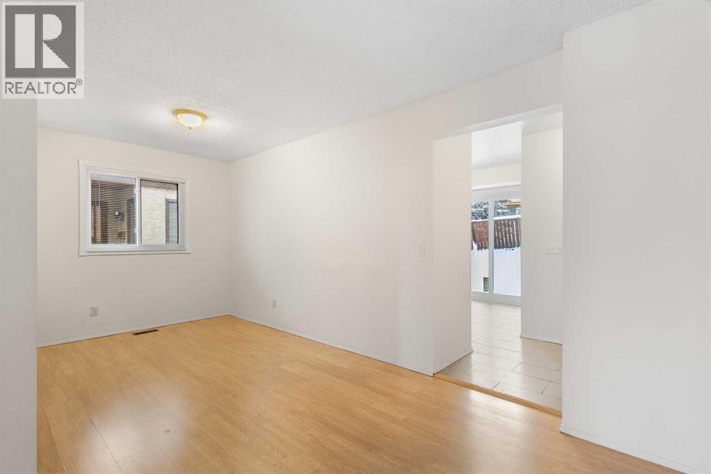 Single Family House for Sale in  Edgedale Way NW Edgemont Calgary 