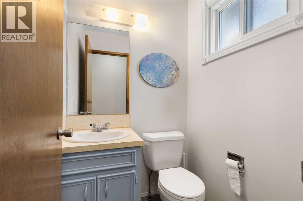 Single Family House for Sale in  Edgedale Way NW Edgemont Calgary 