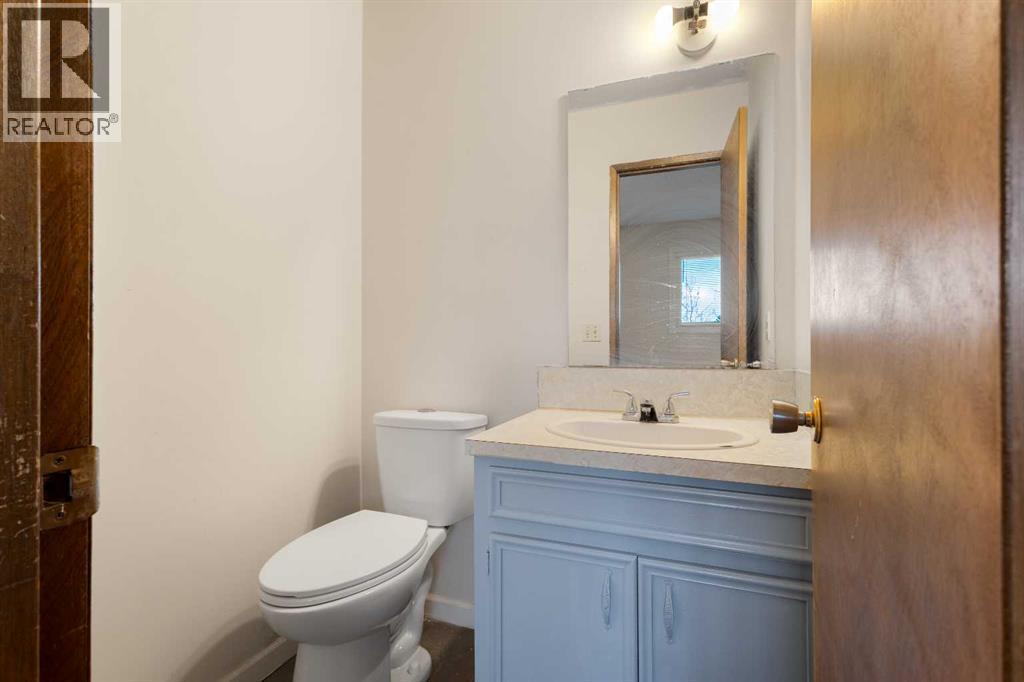 Single Family House for Sale in  Edgedale Way NW Edgemont Calgary 