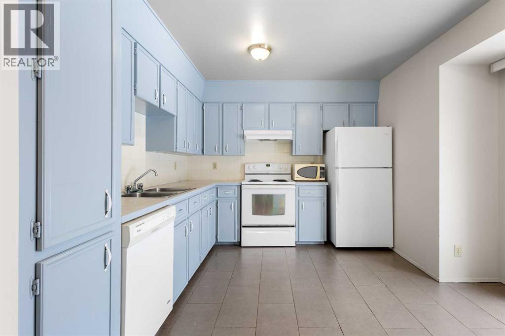 Single Family House for Sale in  Edgedale Way NW Edgemont Calgary 