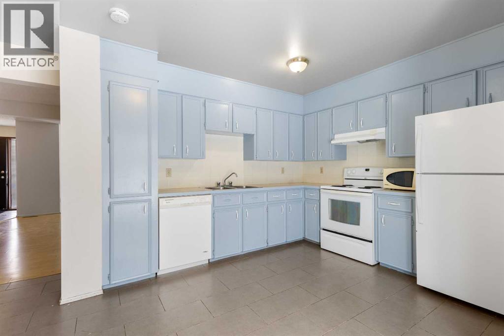 Single Family House for Sale in  Edgedale Way NW Edgemont Calgary 