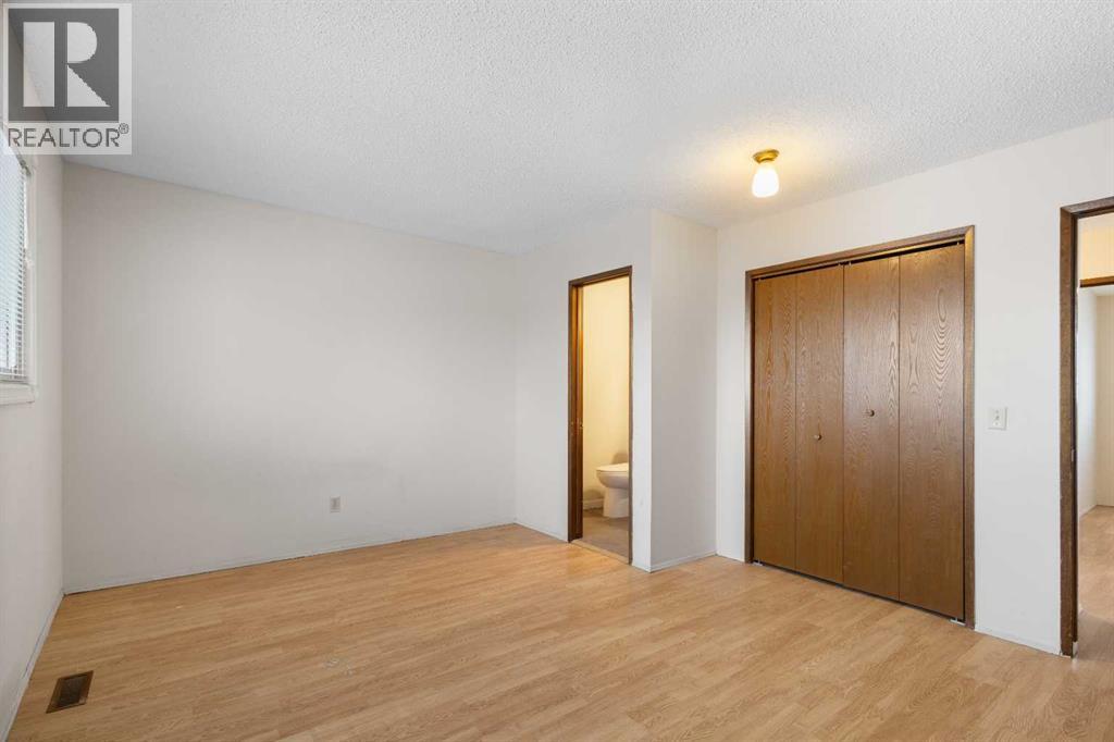 Single Family House for Sale in  Edgedale Way NW Edgemont Calgary 