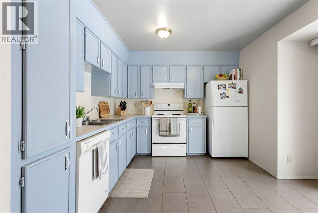 Single Family House for Sale in  Edgedale Way NW Edgemont Calgary 