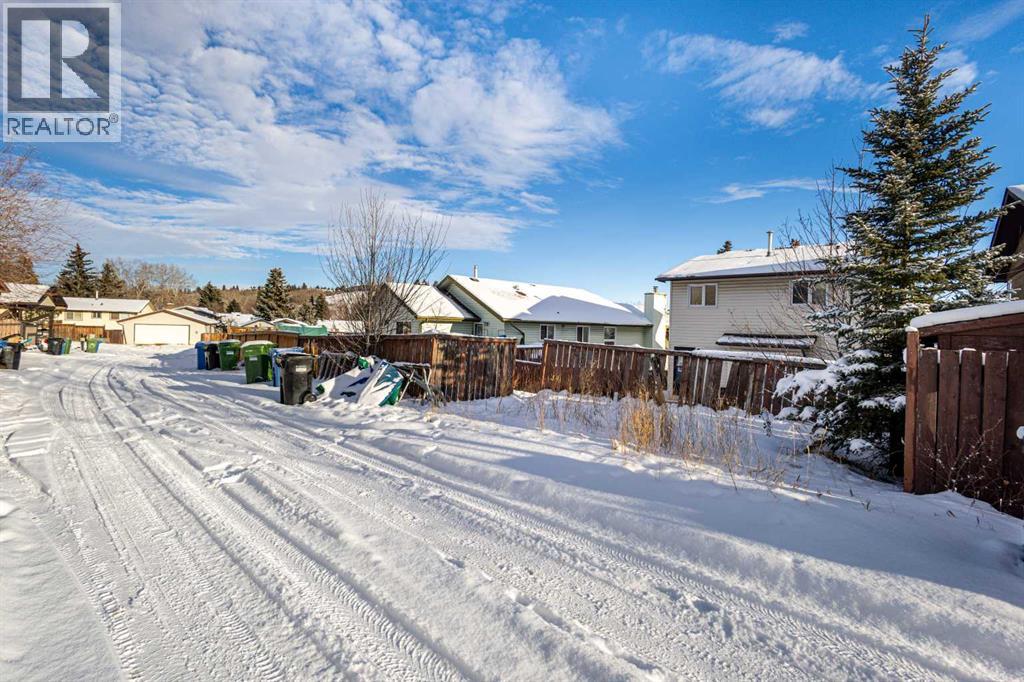 Single Family House for Sale in  Edgedale Way NW Edgemont Calgary 