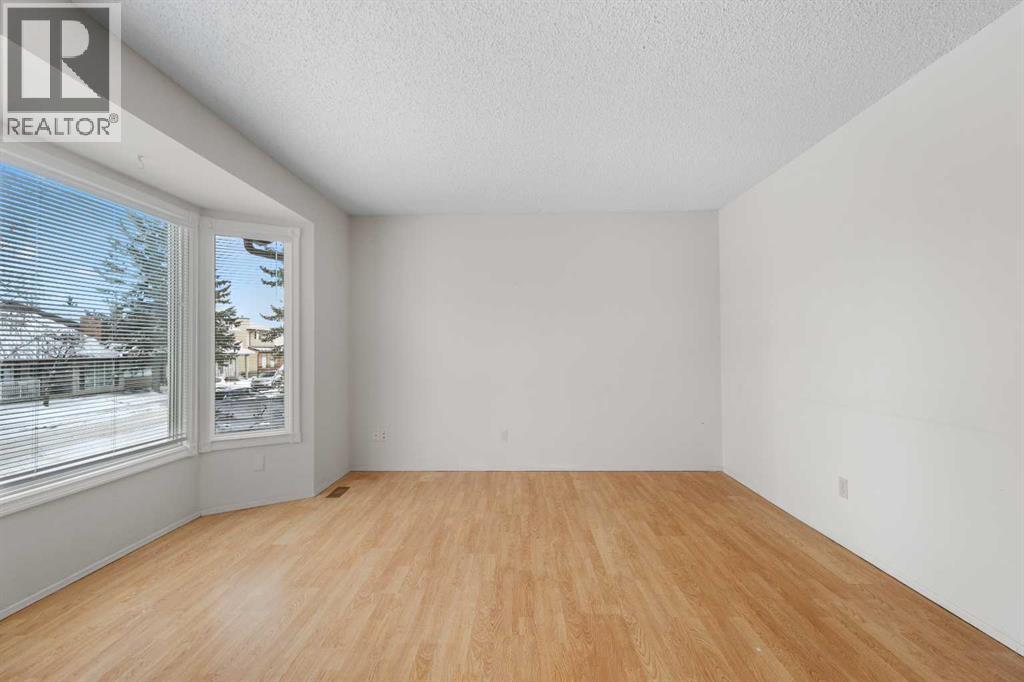 Single Family House for Sale in  Edgedale Way NW Edgemont Calgary 