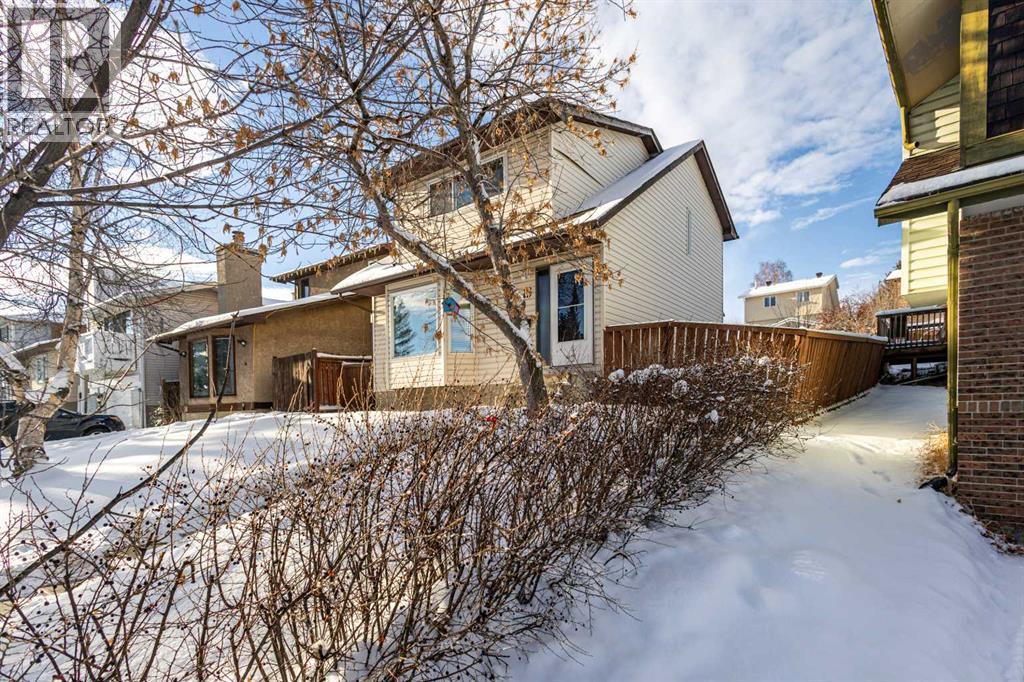 Single Family House for Sale in  Edgedale Way NW Edgemont Calgary 