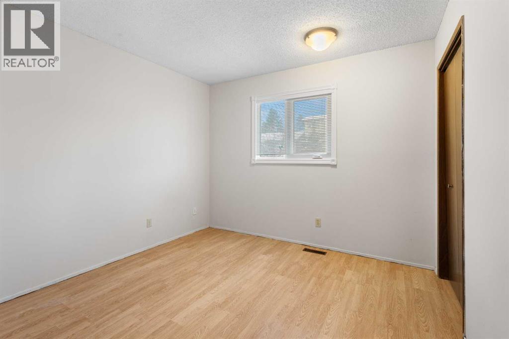 Single Family House for Sale in  Edgedale Way NW Edgemont Calgary 