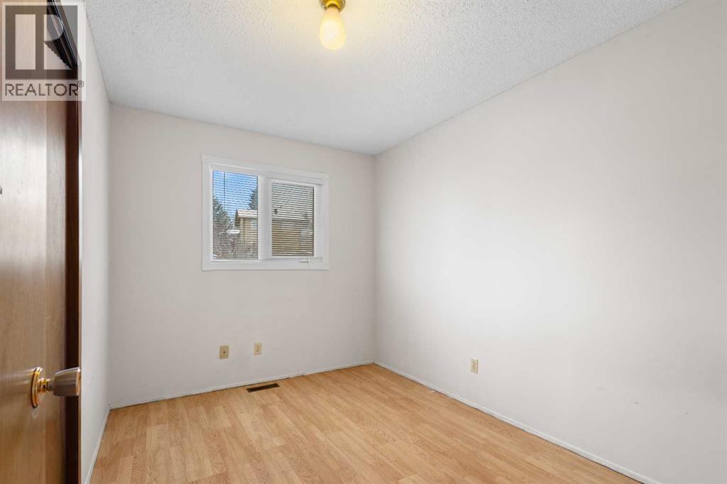 Single Family House for Sale in  Edgedale Way NW Edgemont Calgary 