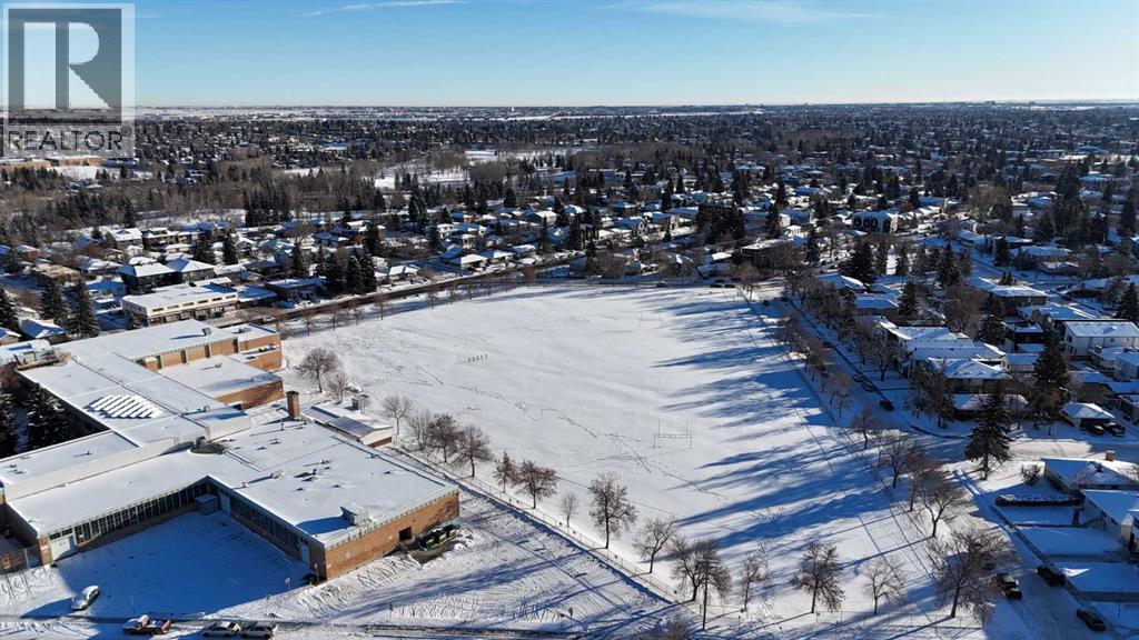 Single Family House for Sale in  Edgedale Way NW Edgemont Calgary 