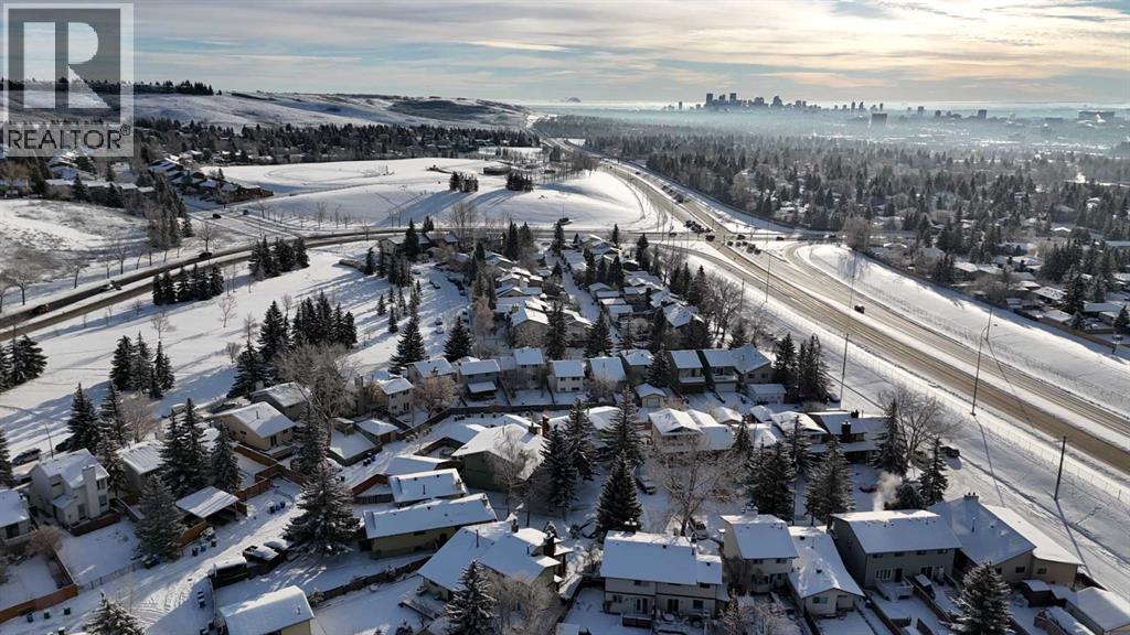 Single Family House for Sale in  Edgedale Way NW Edgemont Calgary 