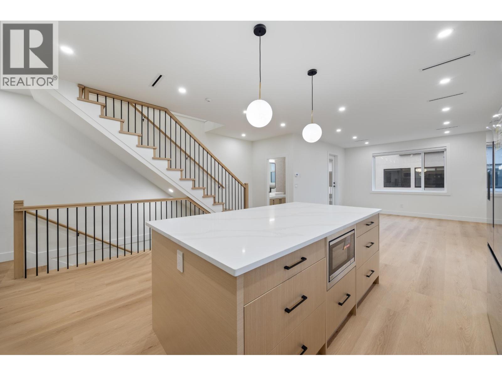 4 6639 ACACIA AVENUE, Burnaby