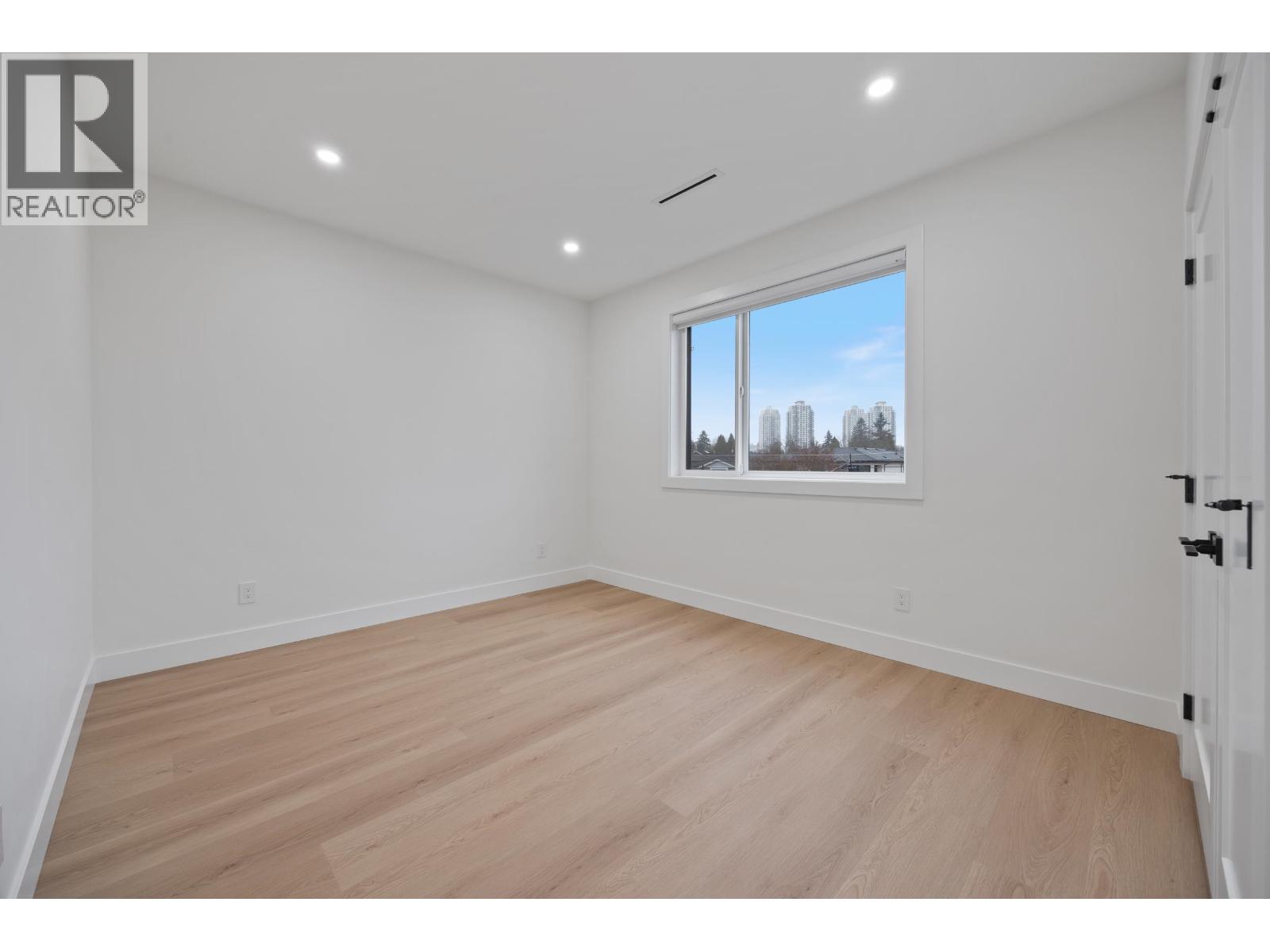 4 6639 ACACIA AVENUE, Burnaby