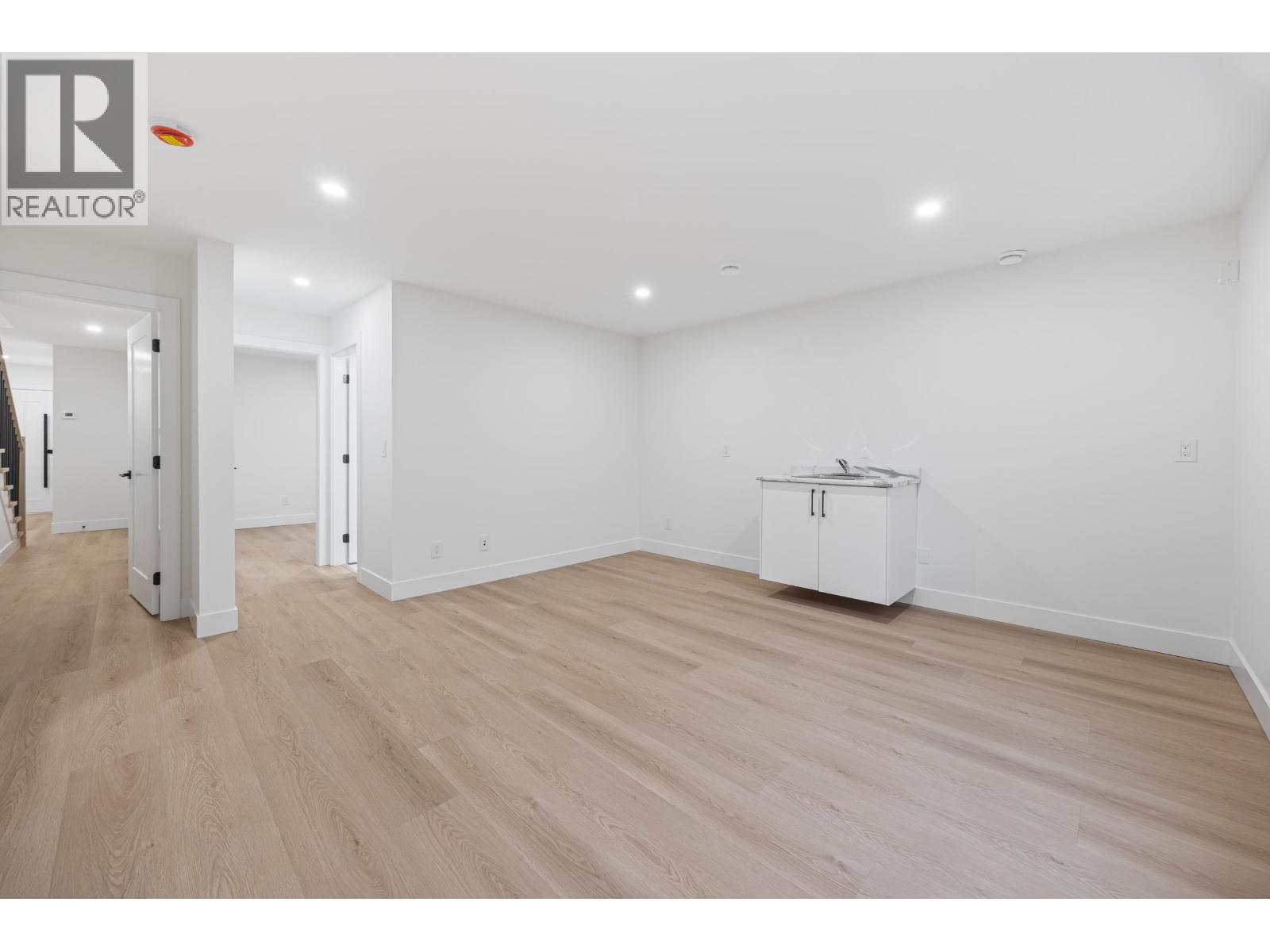 4 6639 ACACIA AVENUE, Burnaby