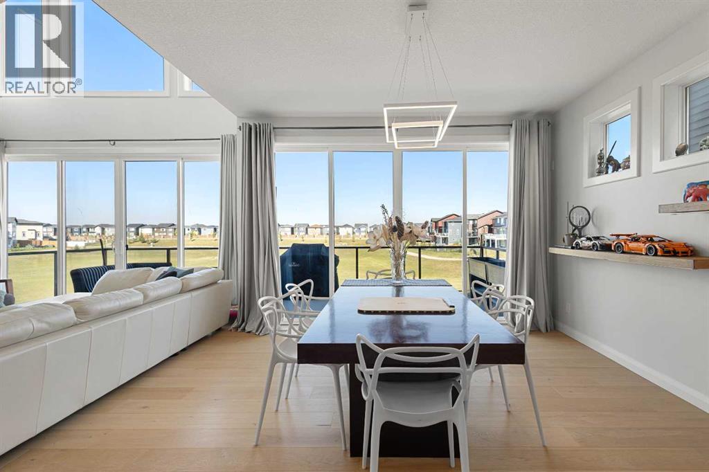 Single Family House for Sale in  Evansfield Manor NW Evanston Calgary 