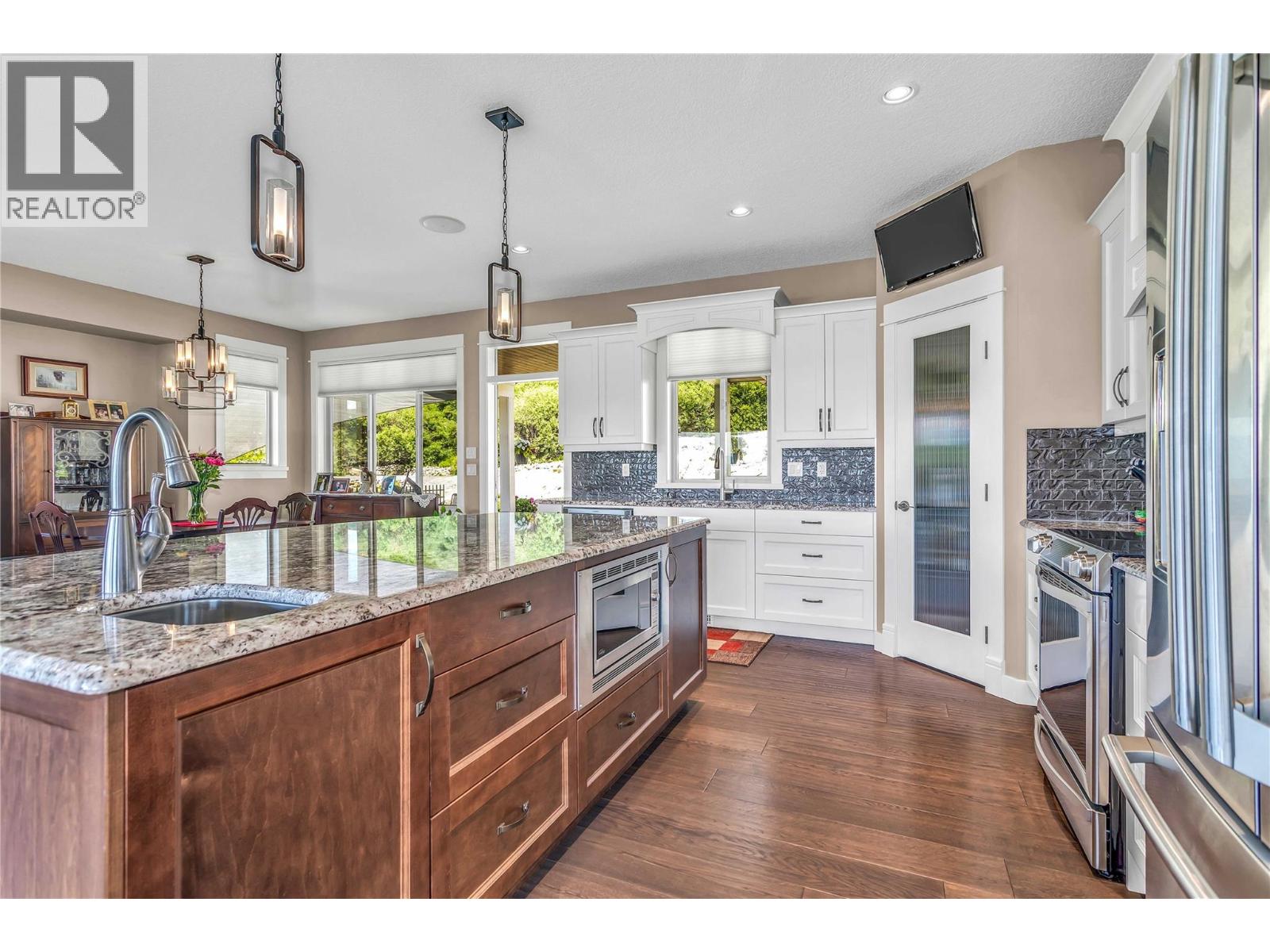 8780 Braeburn Drive, Coldstream