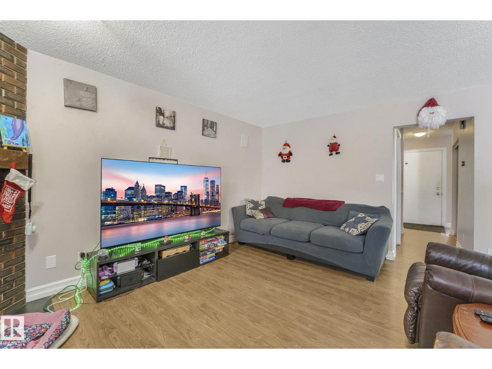 11811 32A AV NW, Edmonton