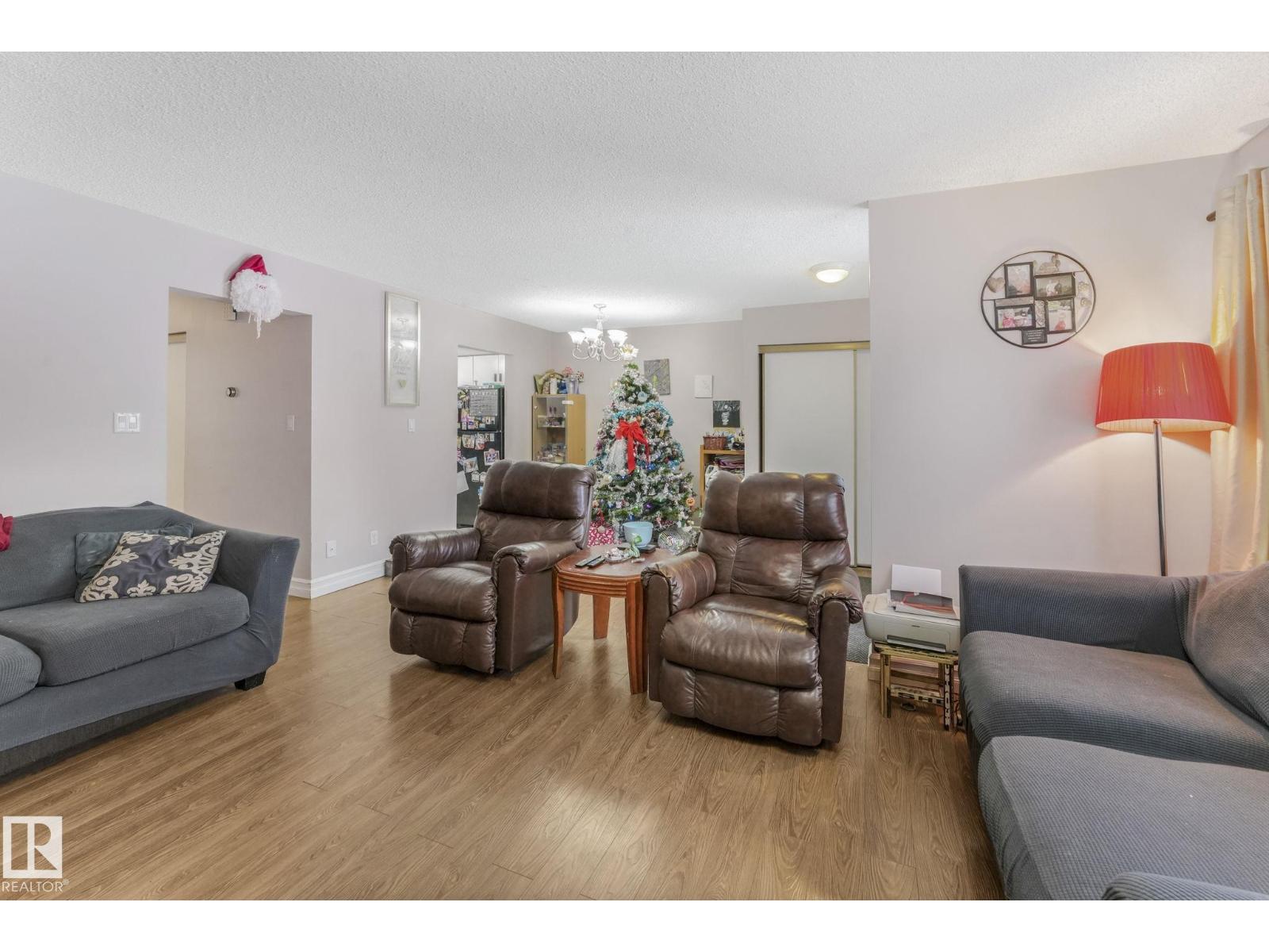 11811 32A AV NW, Edmonton