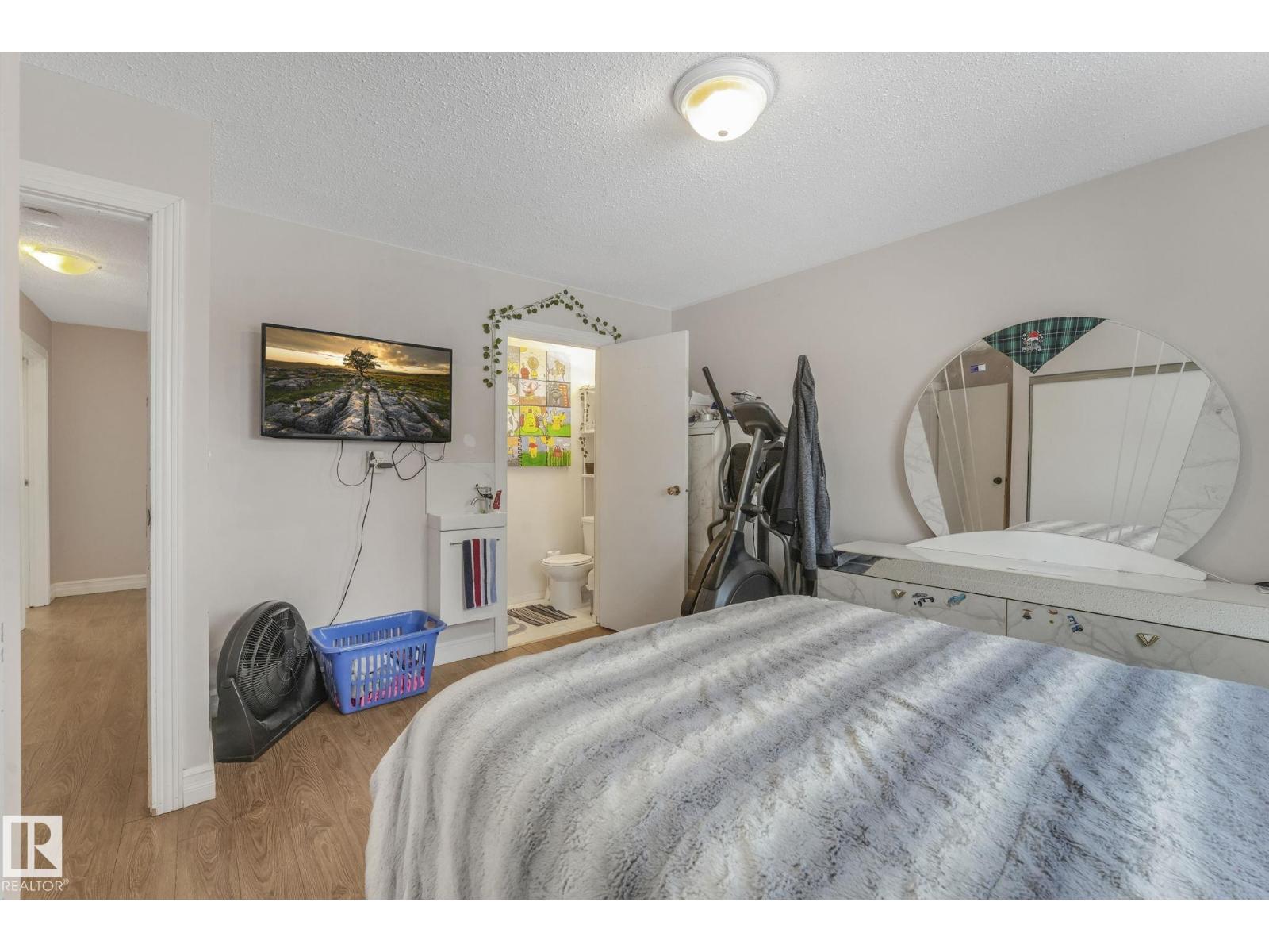 11811 32A AV NW, Edmonton