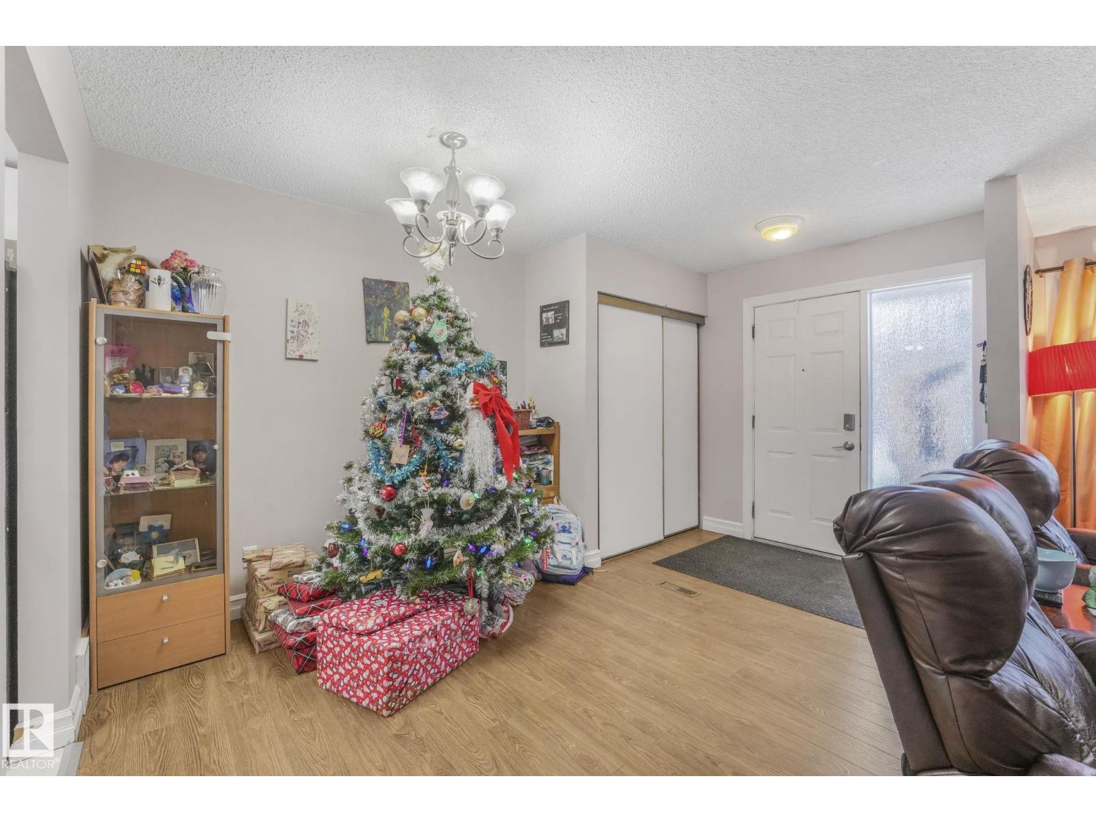 11811 32A AV NW, Edmonton