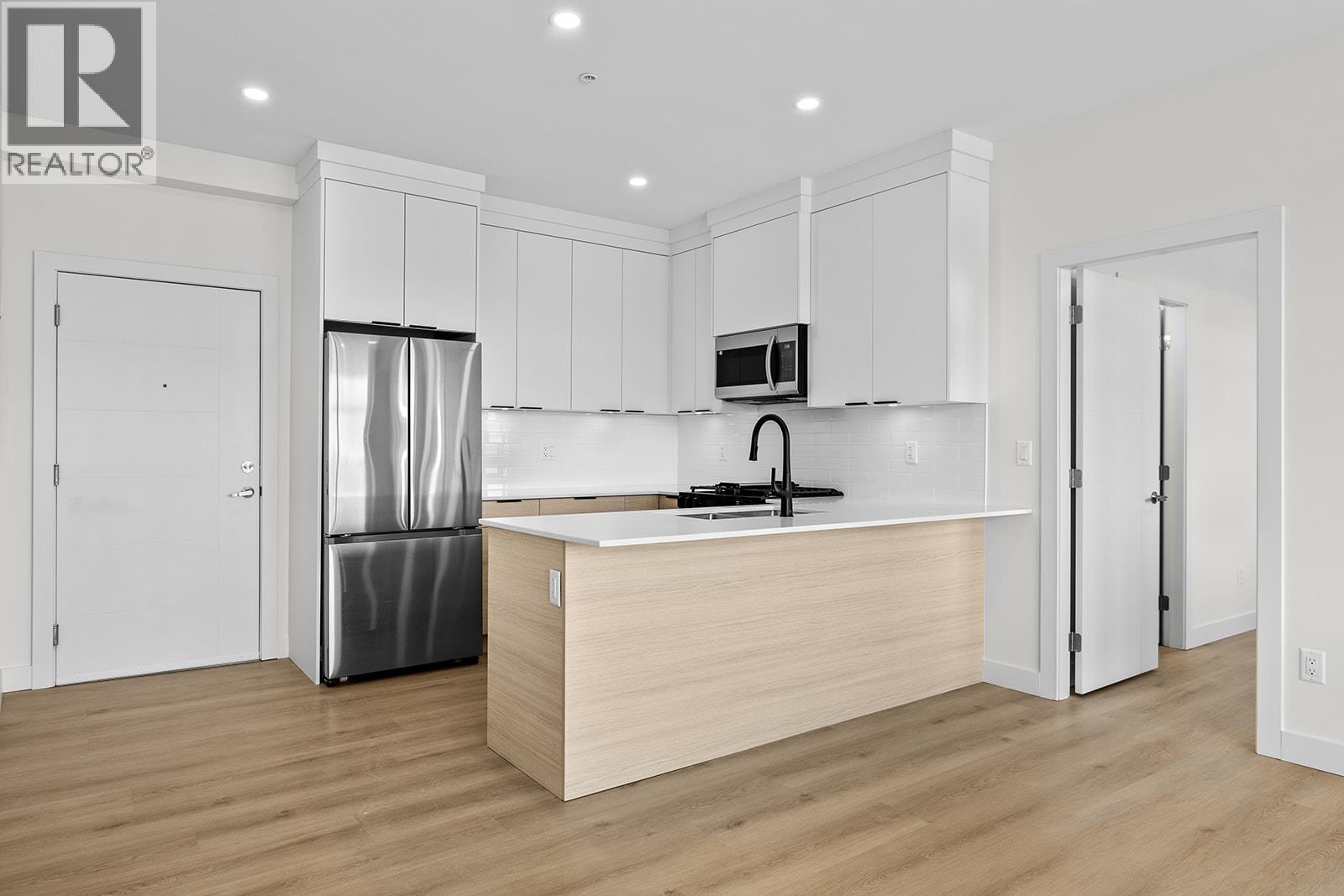 203 5300 Main Street, Kelowna