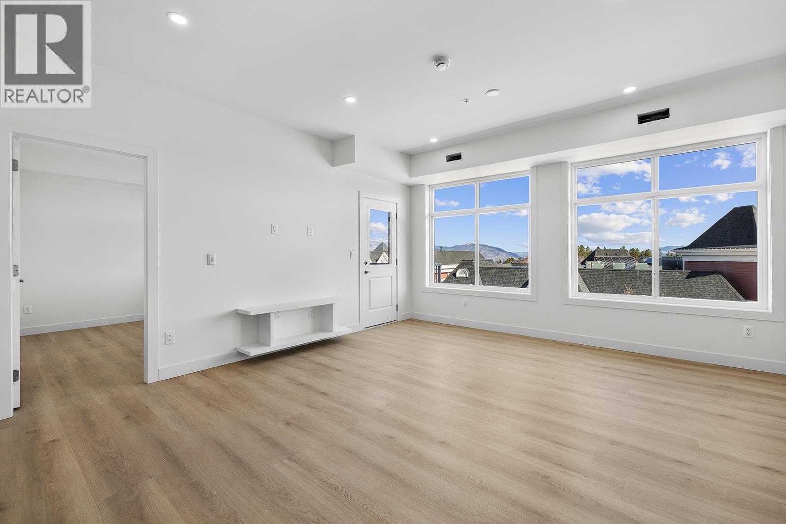 203 5300 Main Street, Kelowna