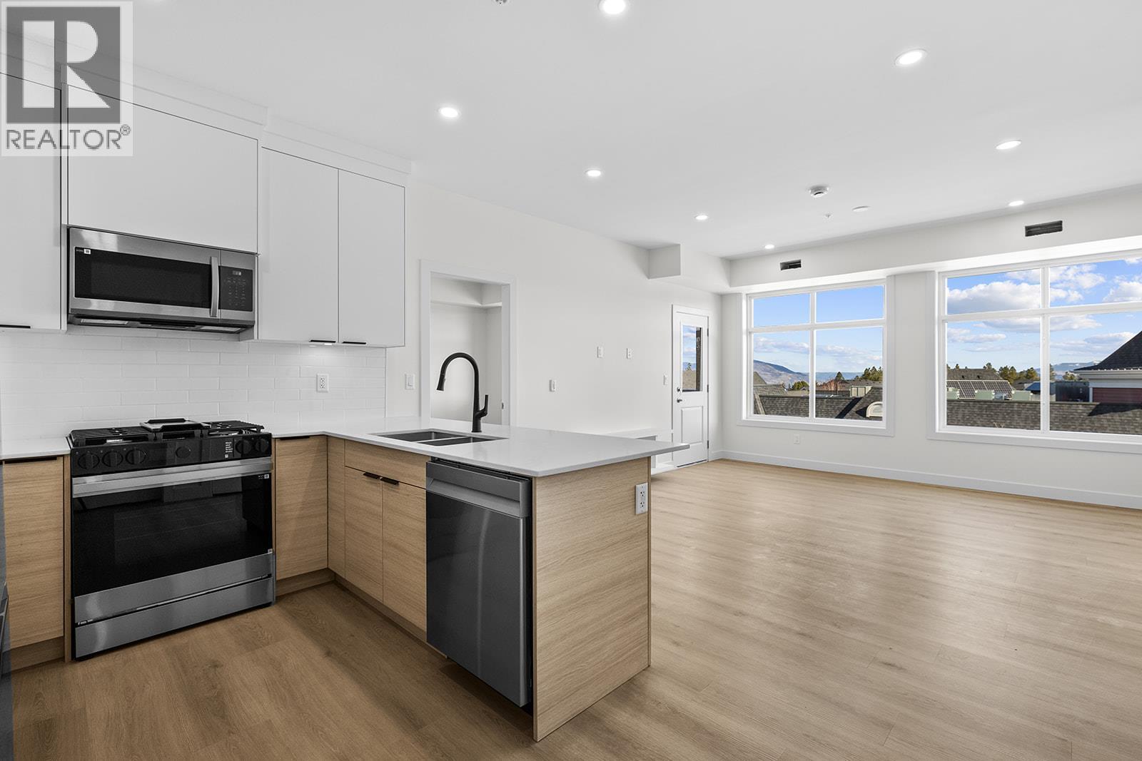 203 5300 Main Street, Kelowna