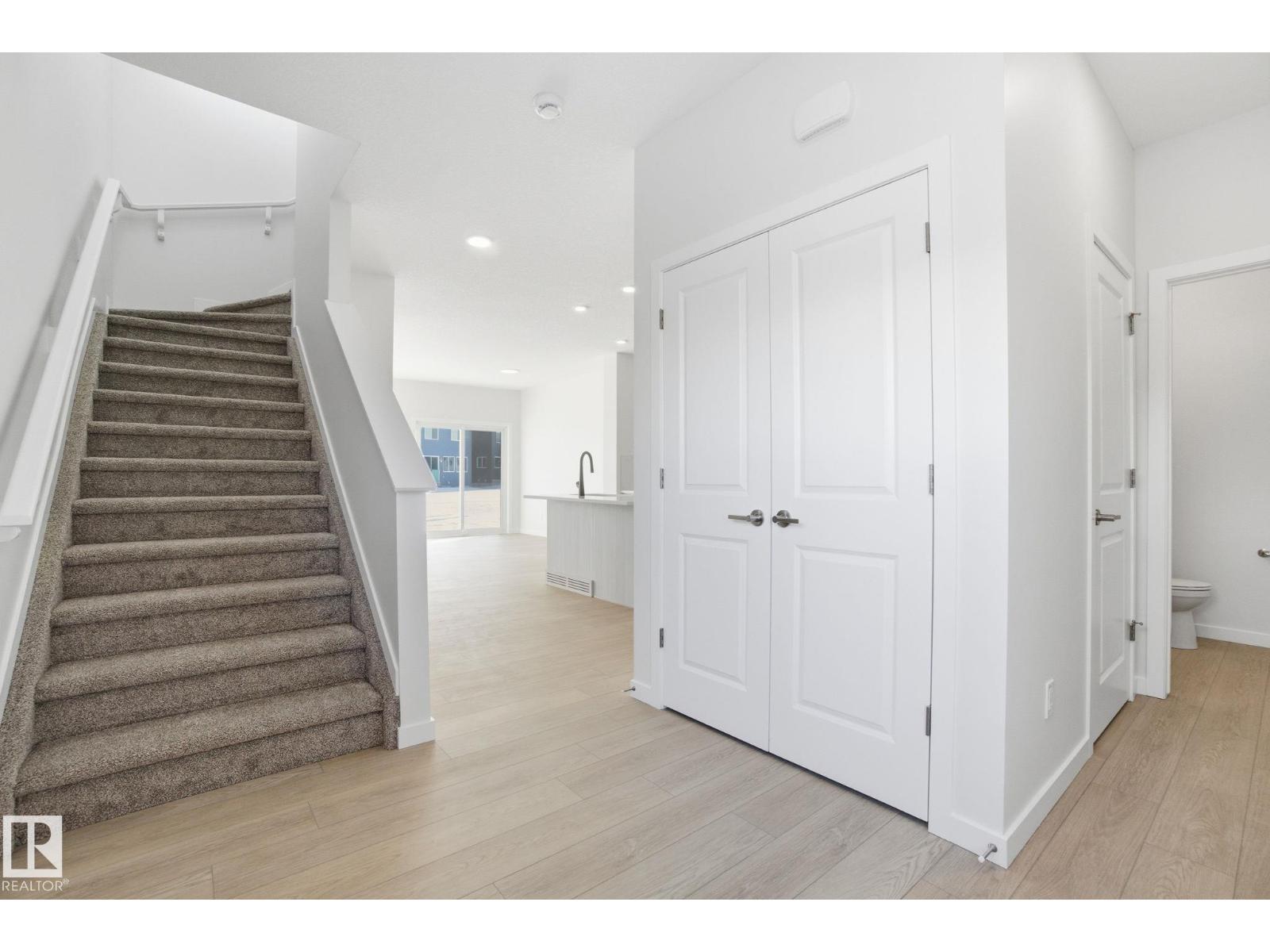 5621 Hawthorn WY SW, Edmonton