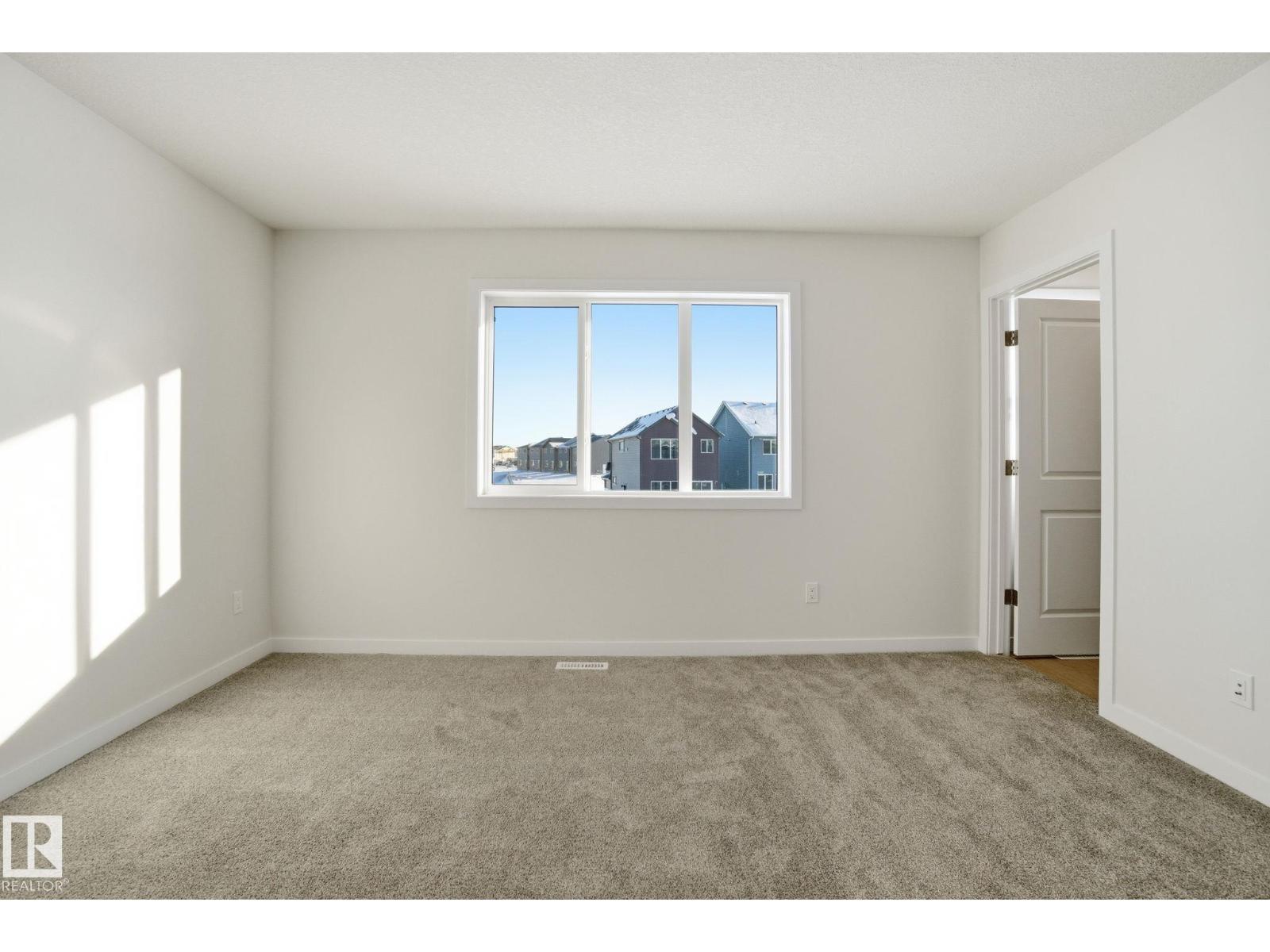 5621 Hawthorn WY SW, Edmonton