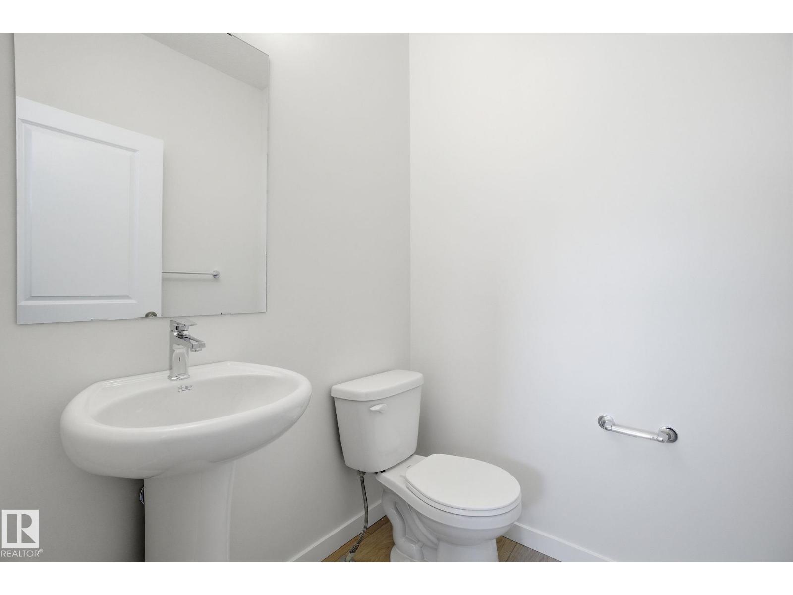 5621 Hawthorn WY SW, Edmonton