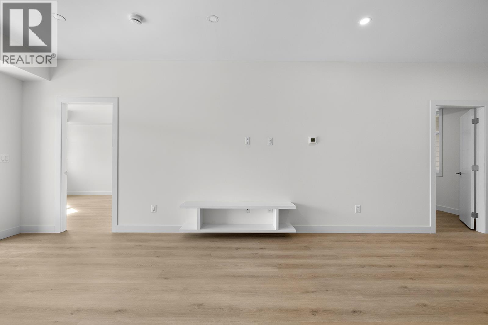 204 5300 Main Street, Kelowna