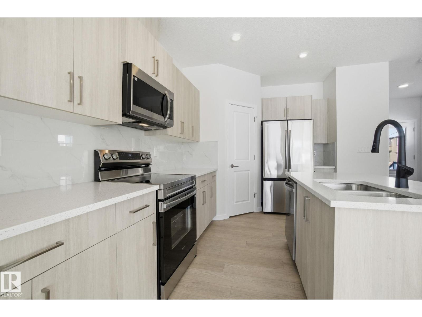 5621 Hawthorn WY SW, Edmonton