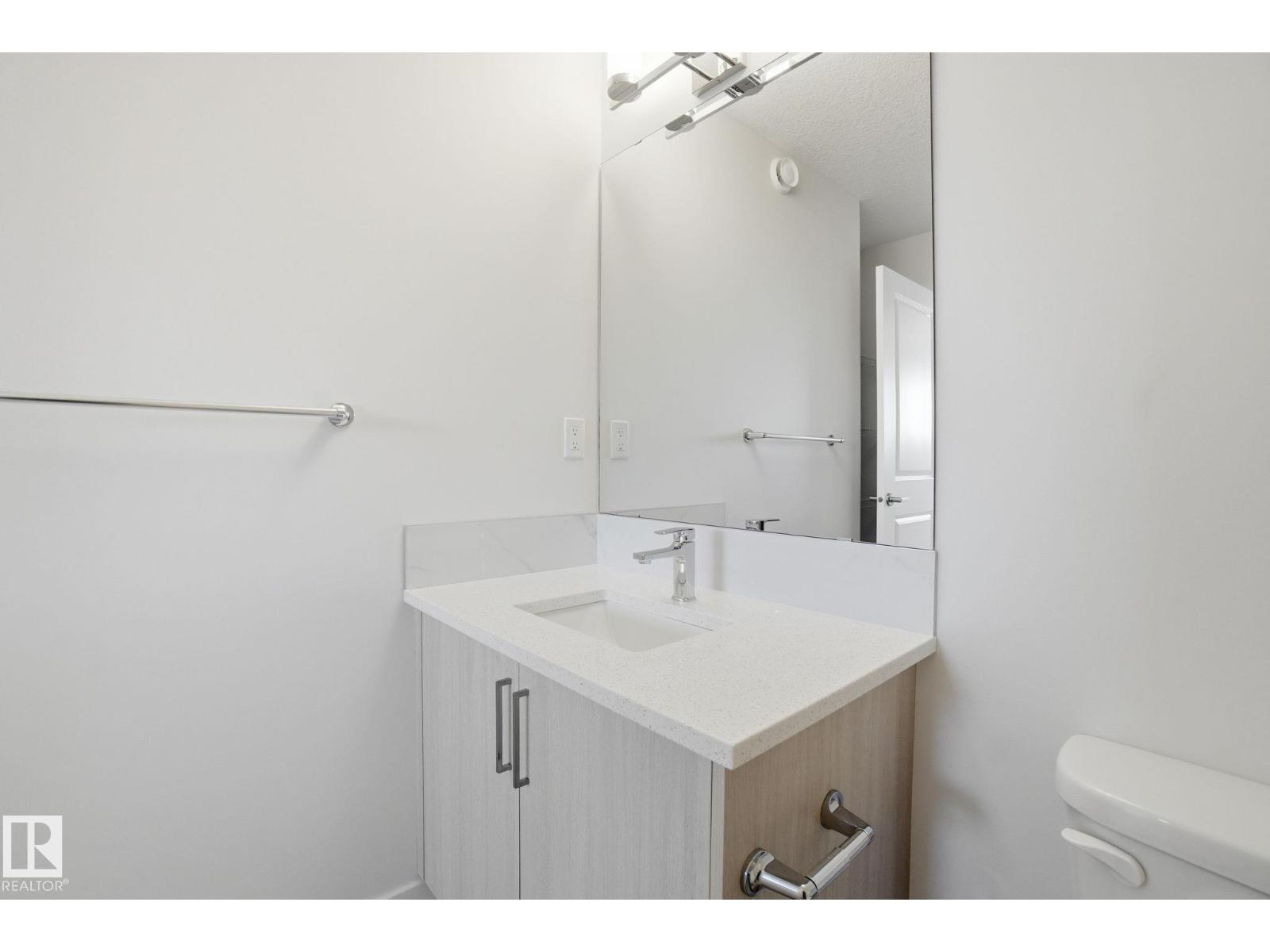 5621 Hawthorn WY SW, Edmonton