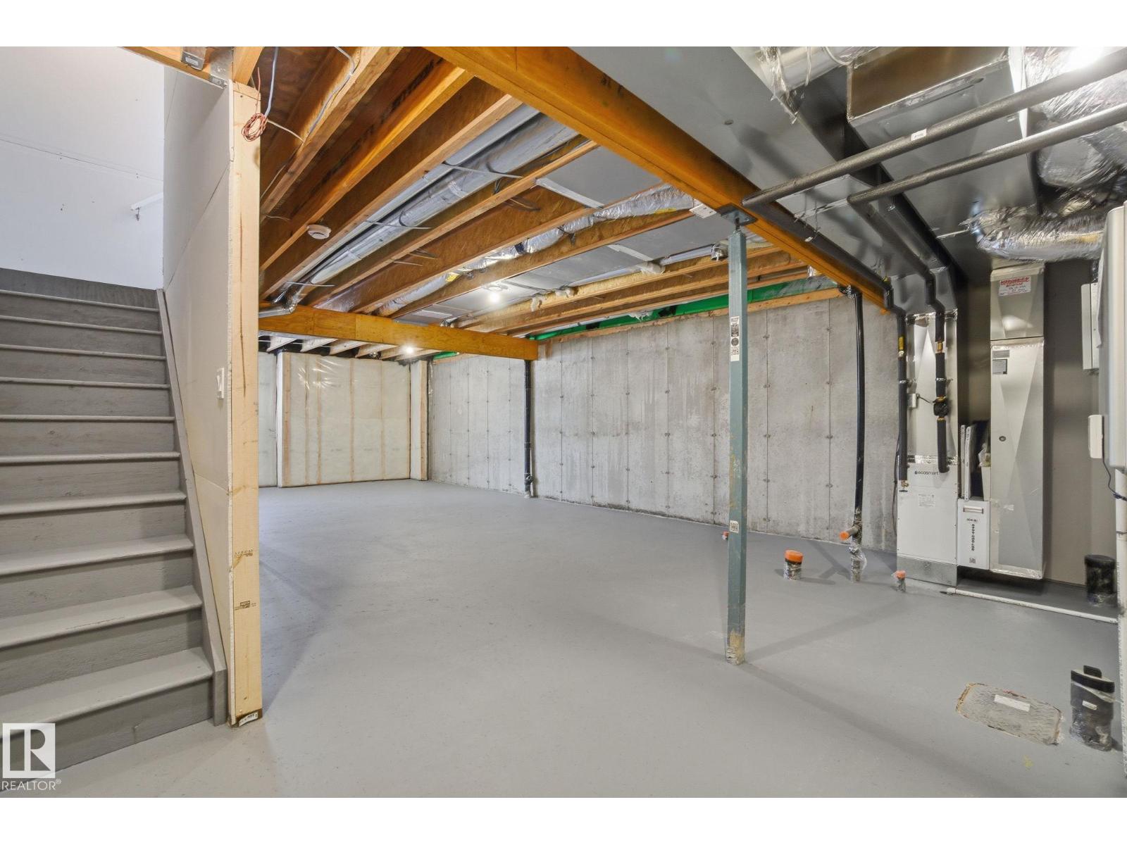 5621 Hawthorn WY SW, Edmonton