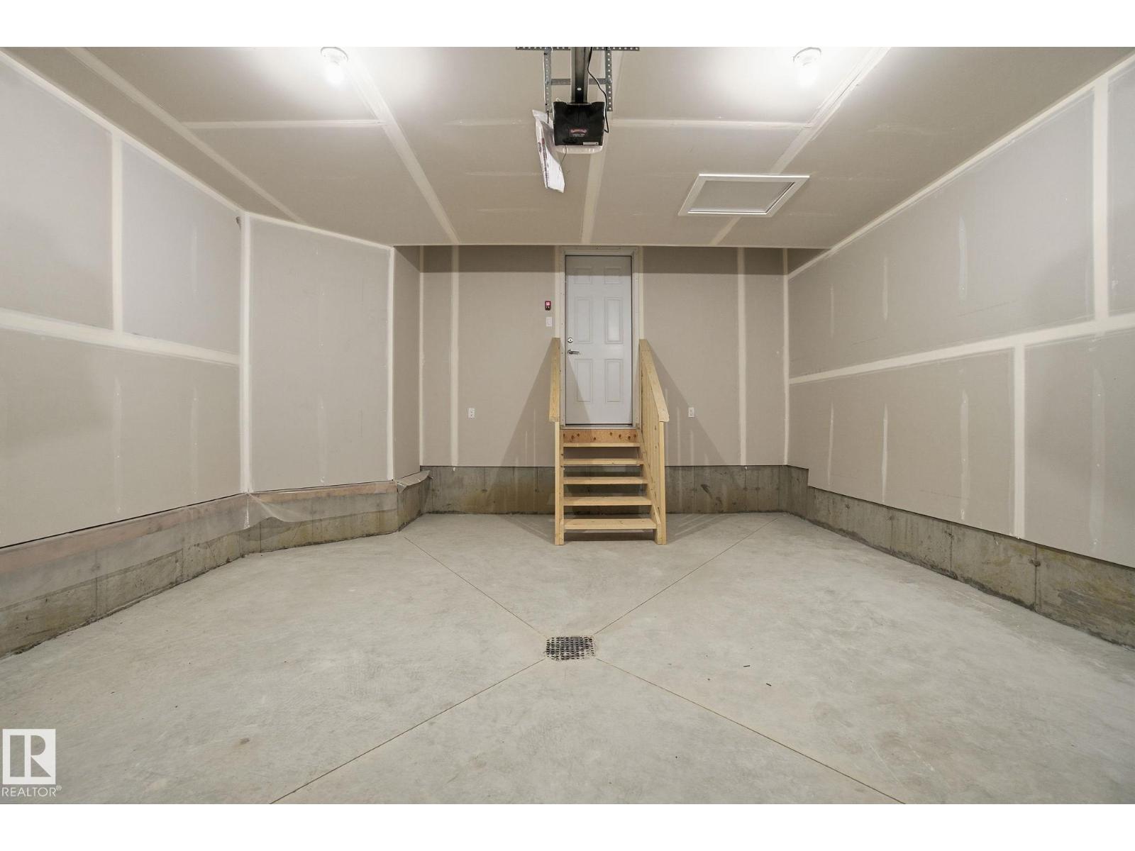 5621 Hawthorn WY SW, Edmonton