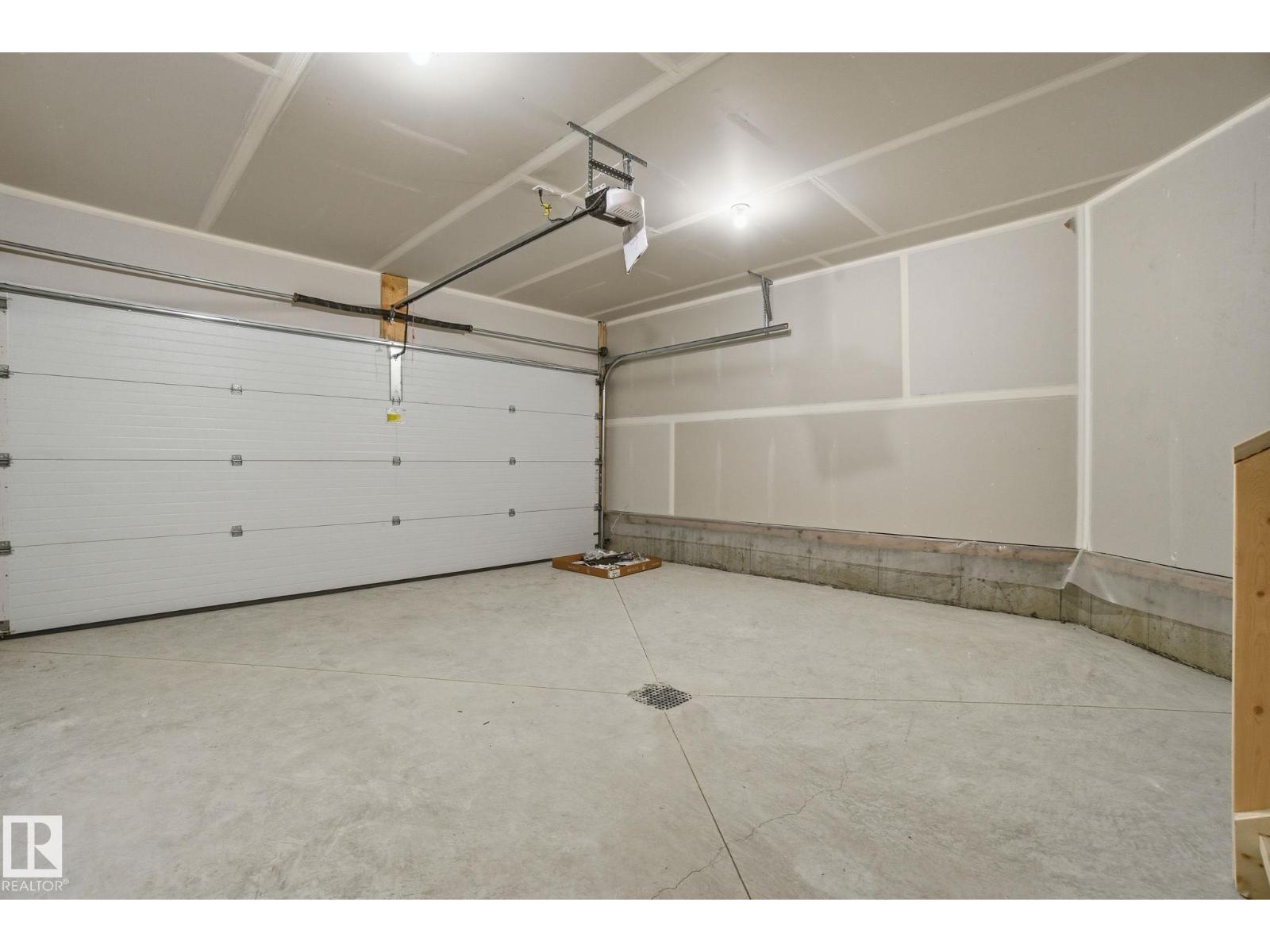 5621 Hawthorn WY SW, Edmonton