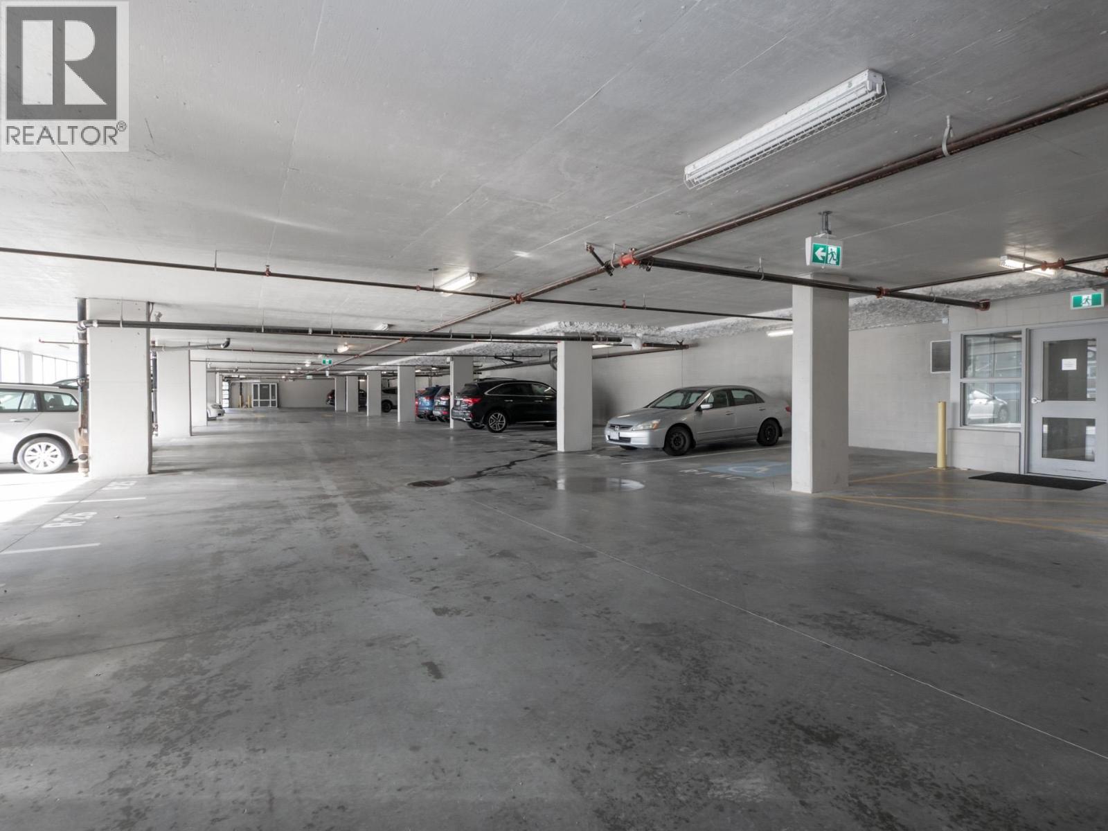 101 875 GIBSONS WAY, Gibsons